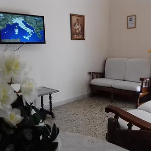 Apartment Casa Luigi Sergio - Affitto Breve, Santo Stefano di Camastra